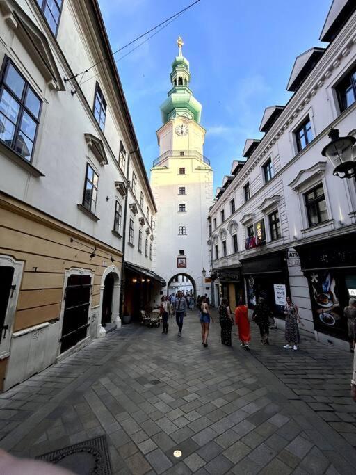 Luxurious And Royal Apartment In The Old Town Bratislava Exterior photo